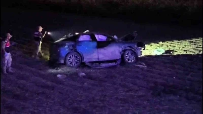 Lastiği patlayan otomobil tarlaya uçtu: 1 ölü, 2 yaralı

