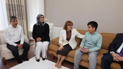 LGS birincilerine Fatma Şahin'den şampiyonlara yakışır &ouml;d&uuml;l!