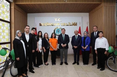 LGS&rsquo;de 500 tam puan alan 3 &ouml;ğrenci &ouml;d&uuml;llendirildi
