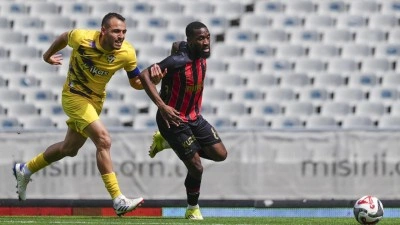 Ligin dibine demir atan ekiplerin ma&ccedil;ında Ey&uuml;pspor Fatih Karag&uuml;mr&uuml;k'&uuml; deplasmanda devirdi!