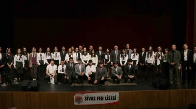 Lise &ouml;ğrencileri Veysel&rsquo;in hayatını sahneye taşıdı
