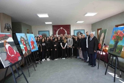 Lise &ouml;ğrencilerinden Şehitler G&uuml;n&uuml;&rsquo;ne &ouml;zel resim sergisi
