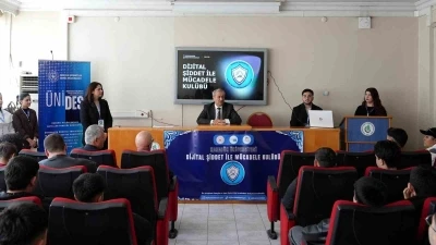 Lise &ouml;ğrencilerine dijital farkındalık semineri d&uuml;zenlendi
