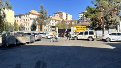 Lise önünde iki grup arasında silahlı kavga