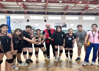 Liseli gençler şampiyonluk için ter döktü
