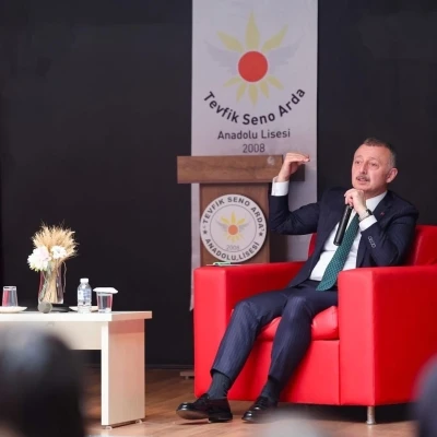 Liseli &ouml;ğrenciler sordu Başkan B&uuml;y&uuml;kakın cevapladı
