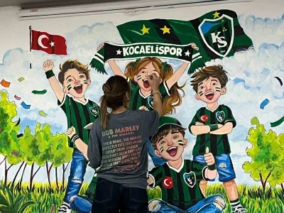 Liseli &ouml;ğrencilerden Kocaelispor&rsquo;a &ouml;zel duvar resmi
