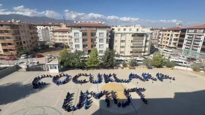 Liseliler Gazzeli çocuklar için koreografi oluşturdu
