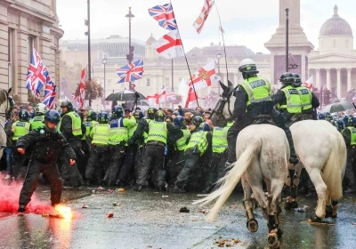 Londra’da 150 bin kişilik göçmenlik karşıtı &quot;Krallığı Birleştir&quot; protestoları
