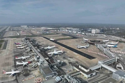 Londra&rsquo;daki Gatwick Havalimanı&rsquo;nda su kesintisi: Tuvaletler &ccedil;alışmadı, restoranlar kapandı
