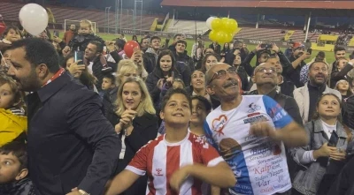 Lösemiyi atlatan 11 yaşındaki Gencay için gökyüzüne balonlar bırakıldı
