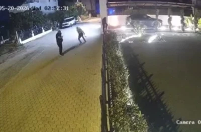 L&uuml;ks aracı b&ouml;yle kundakladılar
