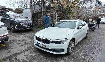 L&uuml;ks ara&ccedil;la &ccedil;ıkışı kapattı, cuma &ccedil;ıkışında tepkiye neden oldu
