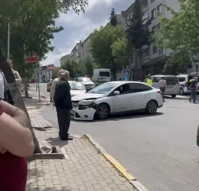 L&uuml;leburgaz&rsquo;da 3 ara&ccedil; birbirine girdi
