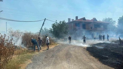 L&uuml;leburgaz&rsquo;da otluk alan ve anız yangını s&ouml;nd&uuml;r&uuml;ld&uuml;
