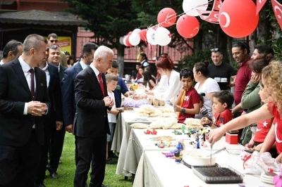 L&uuml;leburgaz&rsquo;da "Okuyan Kamp&uuml;s - A&ccedil;ık Hava K&uuml;t&uuml;phaneleri Projesi" etkinliği
