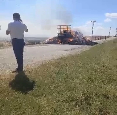 L&uuml;leburgaz&rsquo;da saman balyası y&uuml;kl&uuml; r&ouml;morkta yangın
