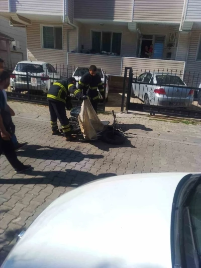 L&uuml;leburgaz&rsquo;da seyir halindeki elektrikli bisikletin pili patladı, s&uuml;r&uuml;c&uuml; yaralandı

