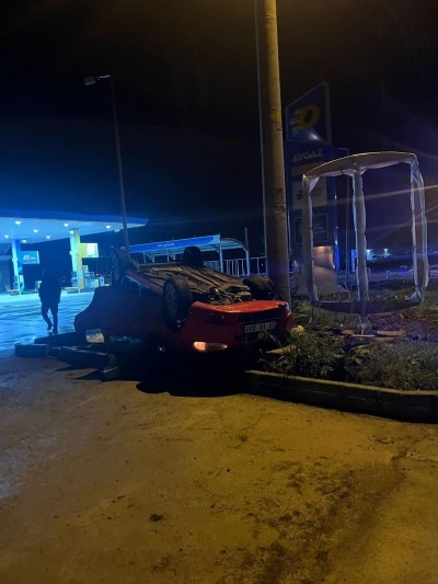 Lüleburgaz’da takla atan otomobildeki 2 kişi yaralı olarak kurtuldu
