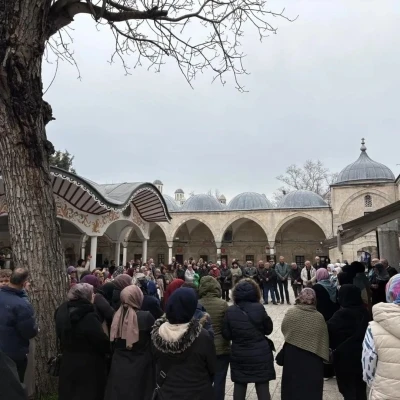 L&uuml;leburgaz&rsquo;da umre yolcuları dualarla uğurlandı
