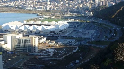 Ma&ccedil; g&uuml;nleri Akyazı Stadı ve &ccedil;evresinde yaşanan trafik sorunu g&uuml;ndemden d&uuml;şm&uuml;yor

