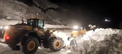 Macahel Ge&ccedil;idi&rsquo;nde karla m&uuml;cadele 10 g&uuml;nd&uuml;r gece g&uuml;nd&uuml;z s&uuml;r&uuml;yor
