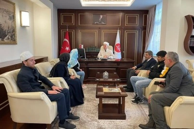 Macar kadın Kur&rsquo;an-ı Kerim&rsquo;den etkilenerek M&uuml;sl&uuml;man oldu