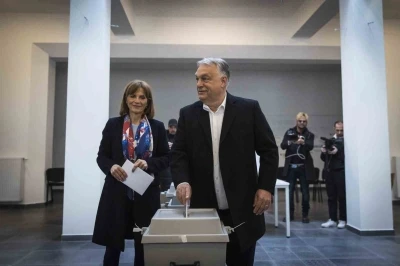 Macaristan&rsquo;da ilk sonu&ccedil;lara g&ouml;re se&ccedil;imi muhalefet lideri Peter Magyar kazandı
