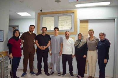 Ma&ccedil;ta kaleciyle &ccedil;arpışan gen&ccedil; futbolcunun b&ouml;breği par&ccedil;alandı, ameliyatla hayatı kurtuldu
