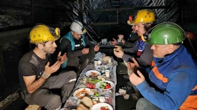 Madencilerin yerin 120 metre altında ilk sahur heyecanı
