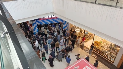 Mağaza a&ccedil;ılışında izdiham yaşandı
