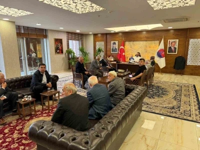 Mahalle sakinlerinden Başkan &Ccedil;etinkaya&rsquo;ya teşekk&uuml;r ziyareti
