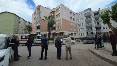 Mahallede panik: Gen&ccedil; kadın 2 saat sonra ikna oldu
