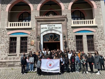 Mahmudiyeli &ouml;ğrenciler "Kucak Dolusu Hayaller" projesiyle ilk kez Ankara&rsquo;ya gitti

