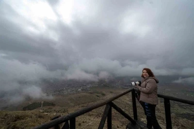 Makam Dağı&rsquo;ndan sis altında kalan Ergani g&ouml;r&uuml;nt&uuml;lendi
