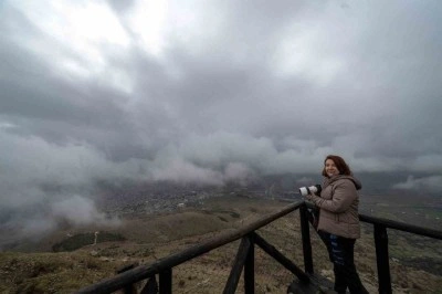 Makam Dağı&rsquo;ndan sis altında kalan Ergani g&ouml;r&uuml;nt&uuml;lendi