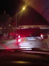Makas atan ara&ccedil; trafikte tehlike oluşturdu
