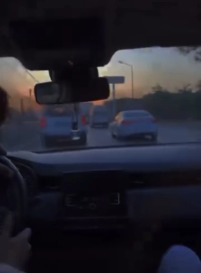 Makas atarak trafiği tehlikeye attı, o anları kayda aldırıp paylaştı
