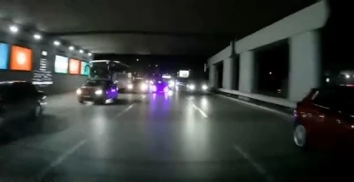 Makas atarak trafiği tehlikeye d&uuml;ş&uuml;ren ara&ccedil; kamerada
