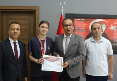 Makedonya&rsquo;da altın madalya kazanan &ouml;ğrenciden T&uuml;rkiye şampiyonluğu
