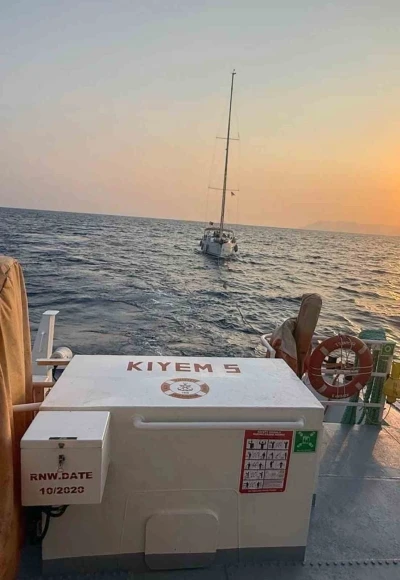 Makine arızası nedeniyle sürüklenen tekne kurtarıldı
