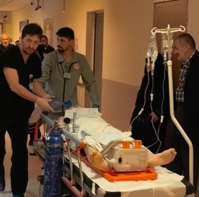 Makinenin &uuml;zerinden d&uuml;şen iş&ccedil;i hayatını kaybetti
