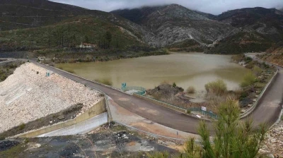 Maksimum seviyeye ulaşan Kozağa&ccedil; Barajı&rsquo;nda su tahliyesine başlandı
