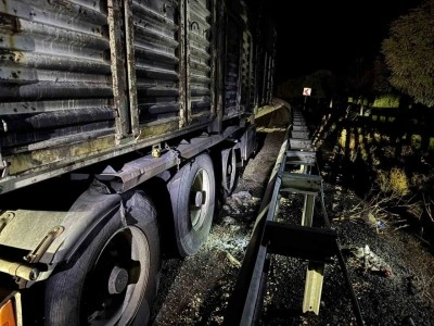 Malatya-Adıyaman karayolunda çekici alev aldı