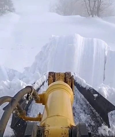 Malatya&rsquo;da 1 bu&ccedil;uk metre karla m&uuml;cadele kameralara yansıdı
