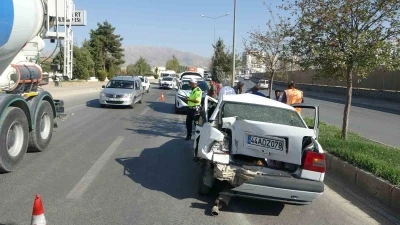 Malatya’da 4 aracın karıştığı kaza trafiği felç etti
