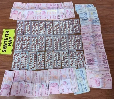Malatya&rsquo;da 457 adet sentetik ecza hap ve 234 gram uyuşturucu madde ele ge&ccedil;irildi
