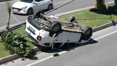 Malatya&rsquo;da altge&ccedil;itte otomobiller &ccedil;arpıştı: 3 yaralı
