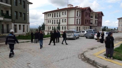 Malatya&rsquo;da ev yangınında 3 kişi dumandan etkilendi
