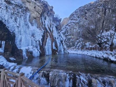 Malatya&rsquo;da G&uuml;rpınar Şelalesi buz tuttu
